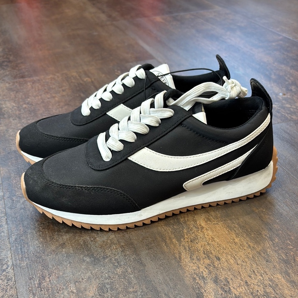 Steve Madden womans sneakers size 7